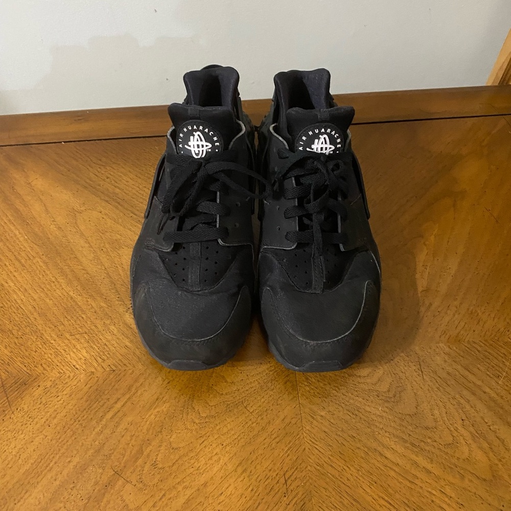 Nike Air Force women’s ankle sneakers, size US 8